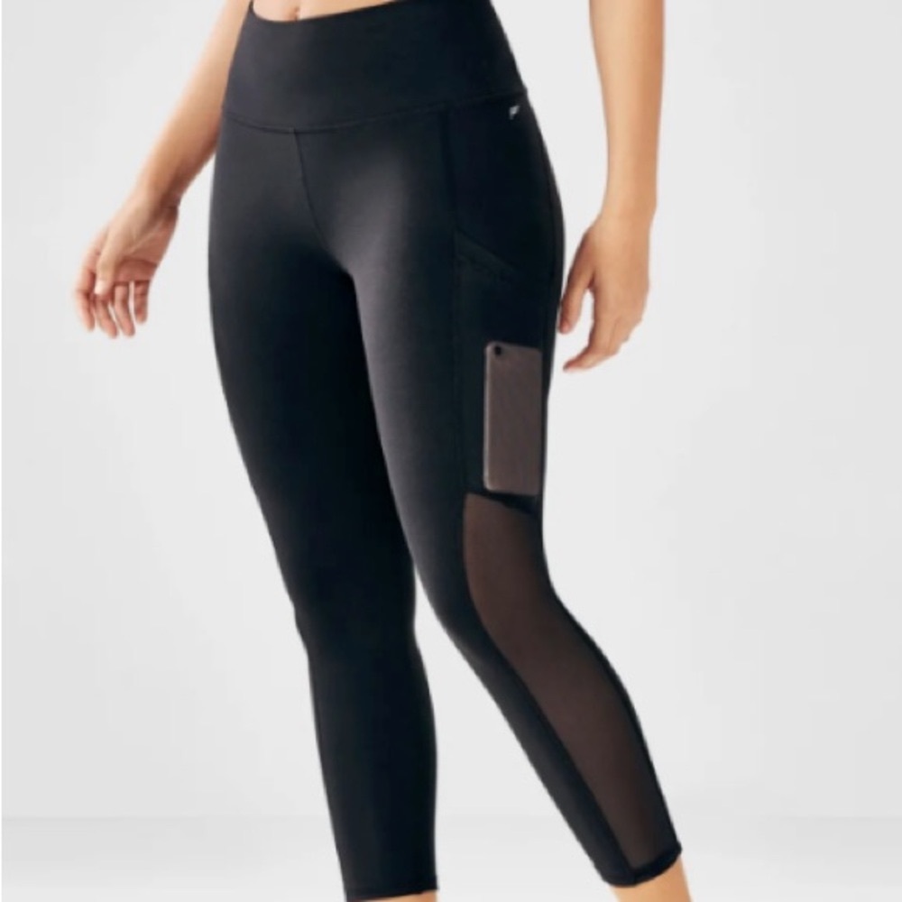 Fabletics Mila Pocket Capris - charcoal grey